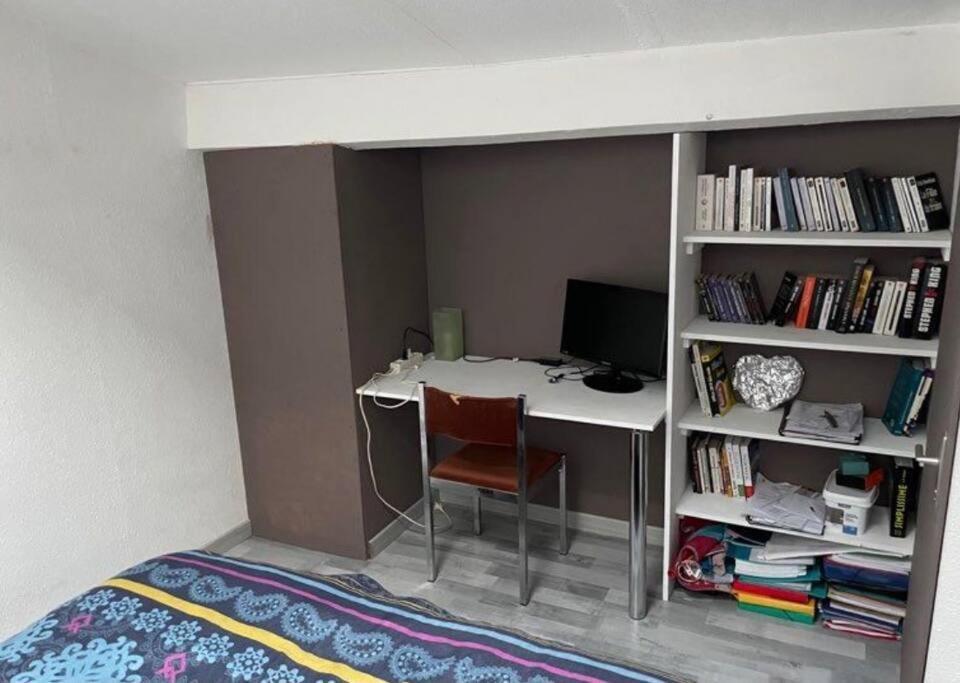 Joli Duplex En Centre Ville De 40M2 Climatise Istres Luaran gambar